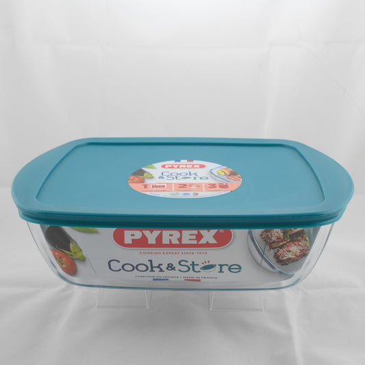 Pyrex Cook and Store 1.1 Liters Rect. Glass Roaster with Plastic lid and Easy Grip (Deep Form)